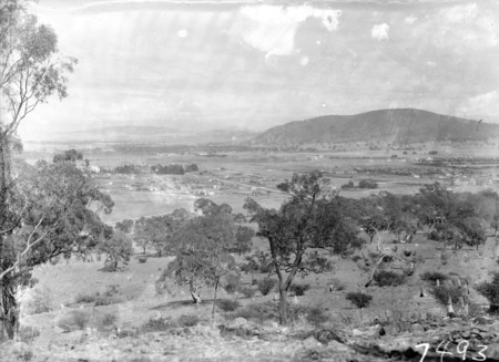 Reid from Mt Ainslie, Civic Buildings in centre, Ainslie Hotel on right.