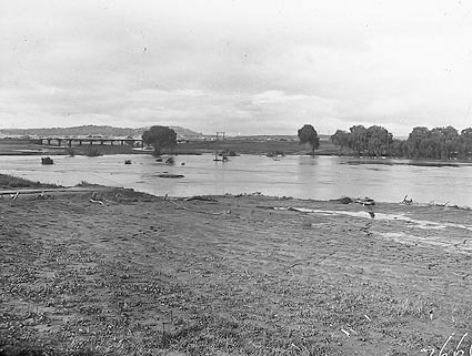Molonglo River flood waters near Commonwealth Bridge