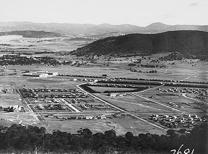 Braddon and Civic Centre from Mt Ainslie. Ainslie Hotel on the left. Ainslie School in the centre