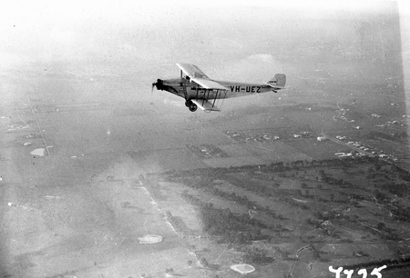Flight to Central Australia. Biplane VH-UEZ.