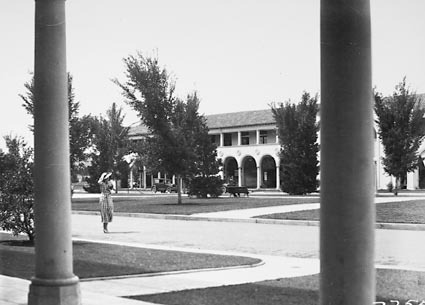 Buildings-Canberra-Melbourne Building looking across Northbourne Avenue from Sydney Building. Civic Centre Canberra
