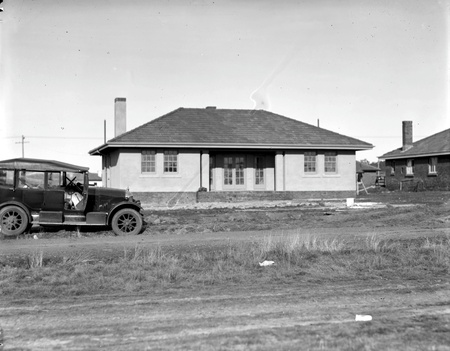 FCC (Federal Capital Commission) cottage, type 21 J1 - Armstrong Siddeley motor car