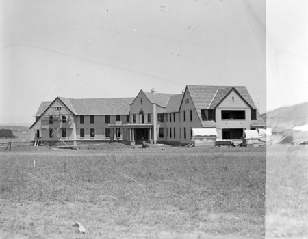 Hotel Ainslie under construction.