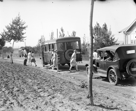 Motor buses and motor car outside Acton offices, published in Canberra Community News, March 1927.