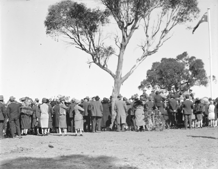 Anzac Day, 1927. View of the crowd at the ceremony.