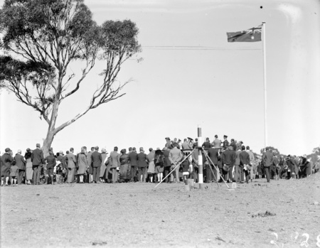 Anzac Day, 1927. Crowd at ceremony.