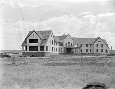 Hotel Ainslie, Limestone Avenue, Reid.