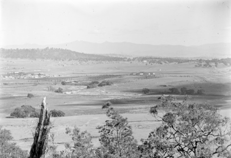 Hotel Kurrajong and Brassey House from Russell Hill, looking south.