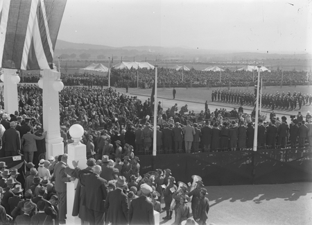 Royal Visit, May 1927. Arrival of the Duke and Duchess of York at Parliament House.