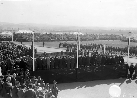 Royal Visit, May 1927. Arrival of Duke and Duchess of York in front of Parliament House.