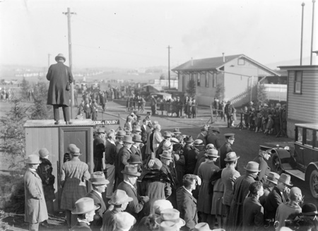 Royal Visit, May 1927. Crowds at the Canberra Railway Station awaiting the arrival of the Royal Train.