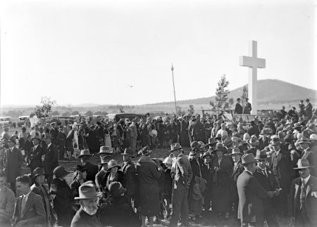 Royal Visit, May 1927. Part of crowd at the dedication ceremony for the site of St. Marks Anglican Cathedral on Rottenbury Hill.
