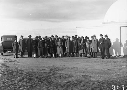 Conference delegates at Mount Stromlo. Oddy Dome (telescope) on right