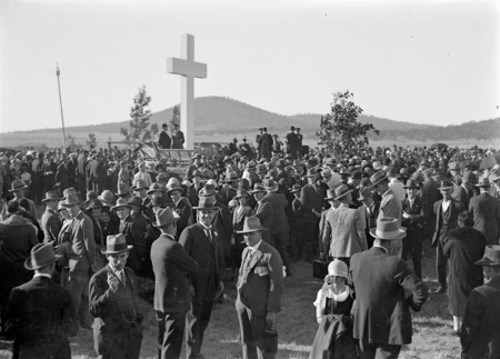 Royal Visit, May 1927. Part of crowd at the dedication ceremony for the site of St. Marks Anglican Cathedral on Rottenbury Hill.