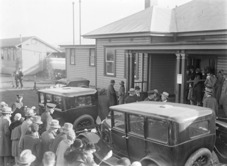 Royal Visit, May 1927. Crowds at the Canberra Railway Station awaiting the arrival of the Royal Train.