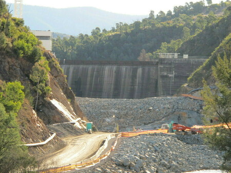 Cotter Dam wall undergoing some changes