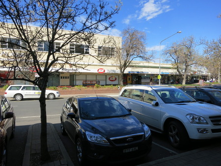 A much busier, car-dominated Giles St in Kingston. 
