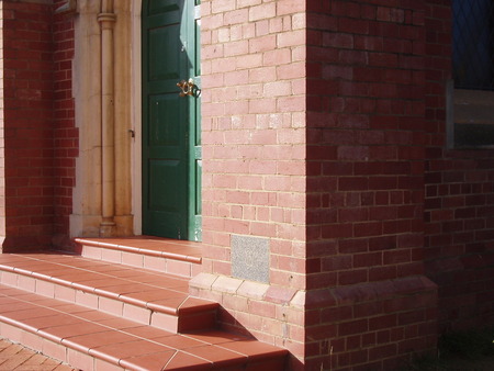 Can still see the plaque