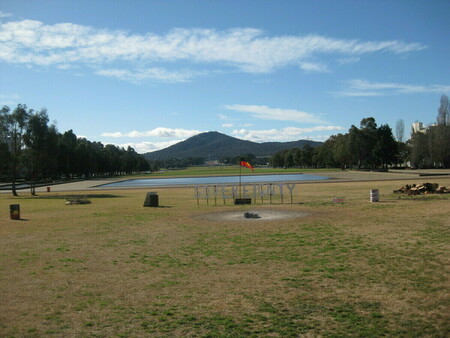 Current day view from front lawn of Old Parliament House towards Mt Ainslie